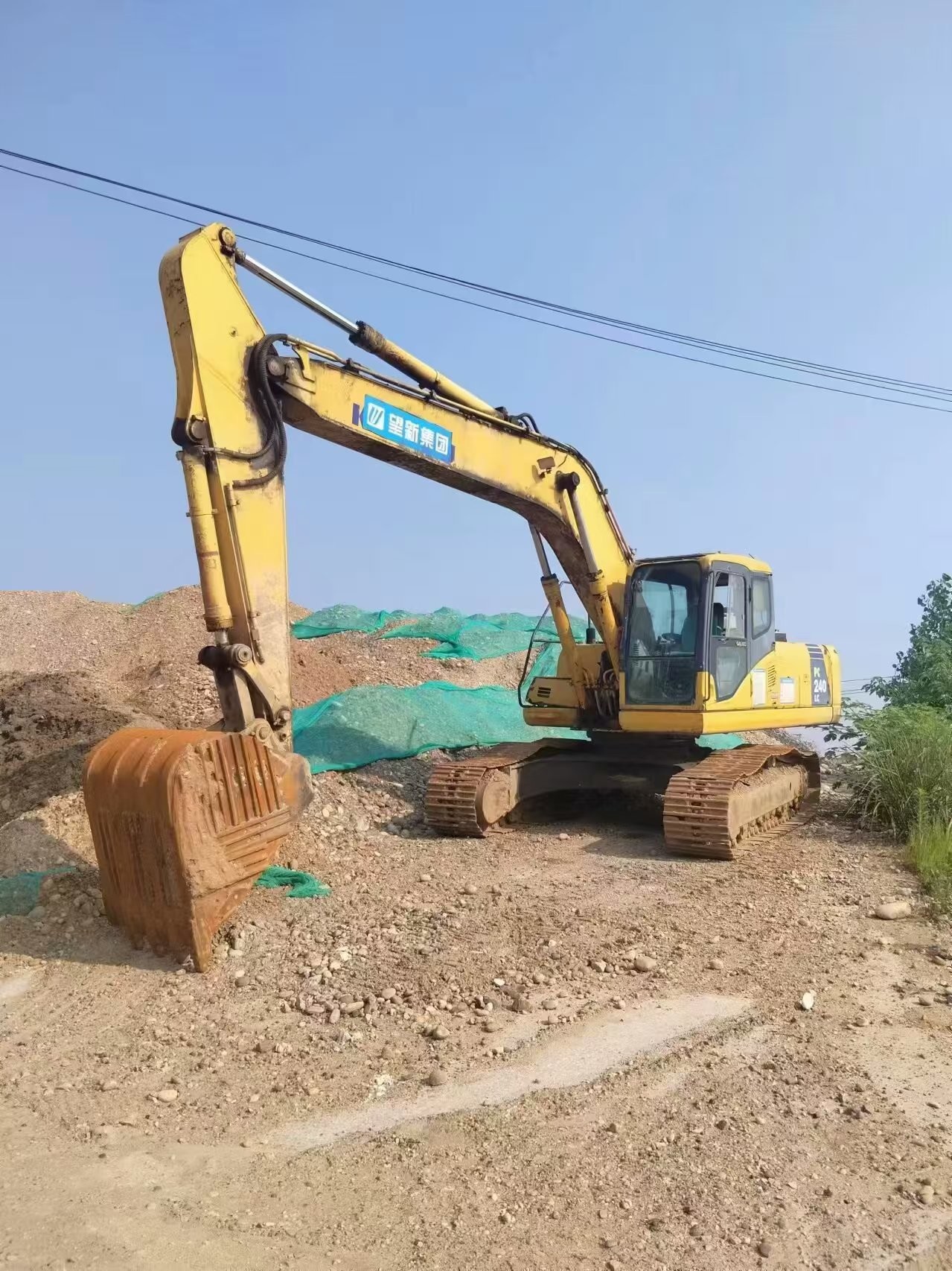 Эксплуатационный экскаватор Komatsu 220-7, экскаватор, произведенный в Японии