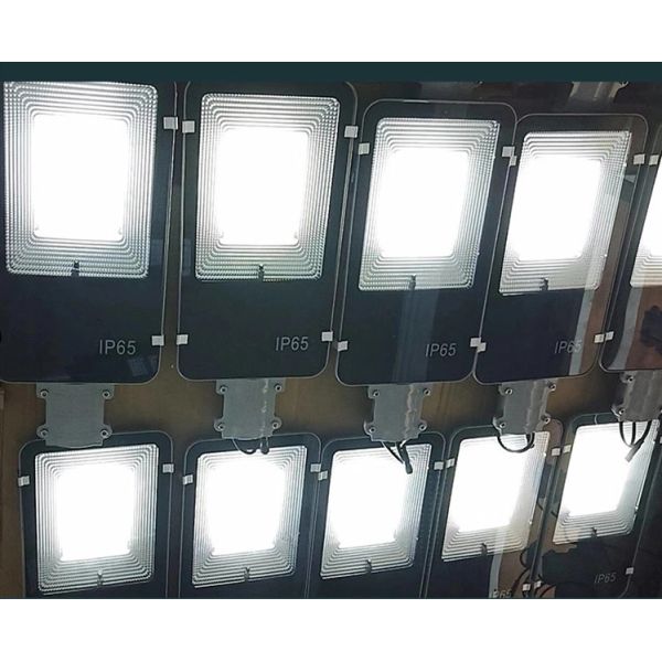 Warm Integrated Road Smart Solar LED Street Lights White 150w 200w 300w