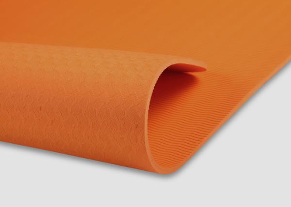 Single Layer TPE Portable Yoga Mat , Durable Orange Yoga Mat Skid Resistance