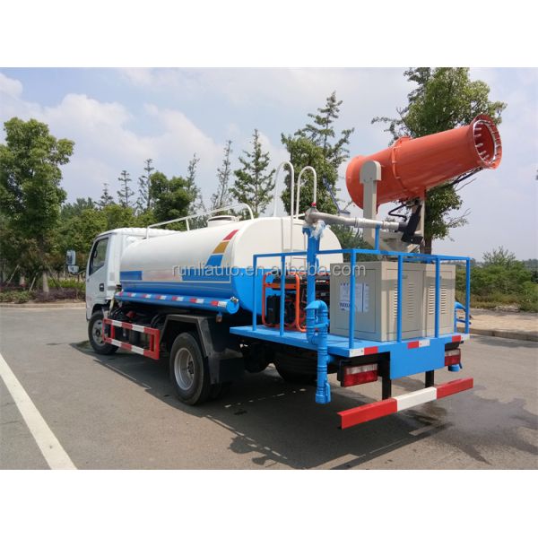 Made in hubei factory dongfeng cheap 4000 liters water tank truck with 20m water cannon