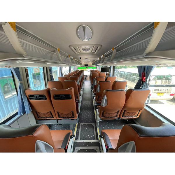 Комфорт Подержанный автобус 44 места Дизельный Евро 5 Подержанные королевские длинные вагоны