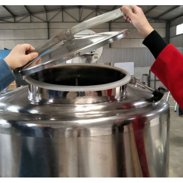 Stainless Steel Cooling Tank , Customized Milk Chilling Machine Vertical Type