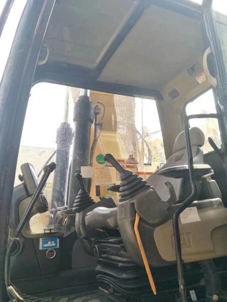 Tipo de excavadora usada con retroexcavadora CAT 320