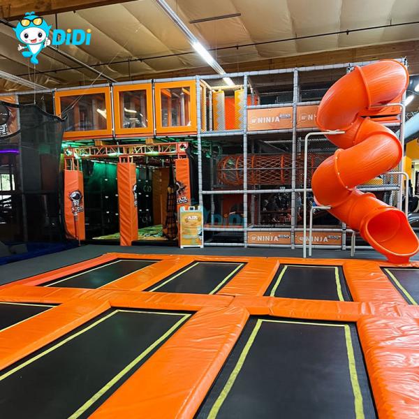 Taille du cadre 14FT Thème du château 530 m2 3,5 M Haute zone de jeux pour enfants intérieurs Labyrinthe pour l'école à domicile Centre commercial PE Materia