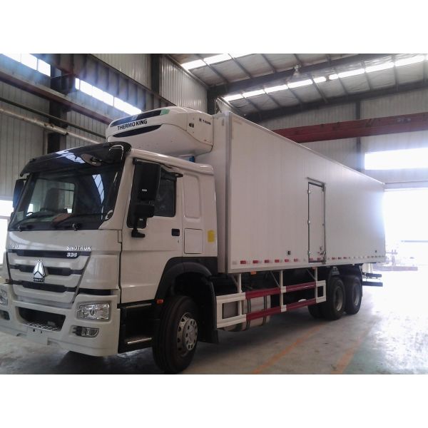 Sinotruk HOWO 8x4 40ft cheap thermo king refrigerated trucks for sale in ghana