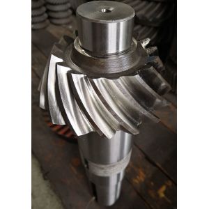 Usinage d'engrenages coniques spirales par taillage à la fraise-mère avec un angle d'hélice de 35° pour l'usinage de pièces de précision