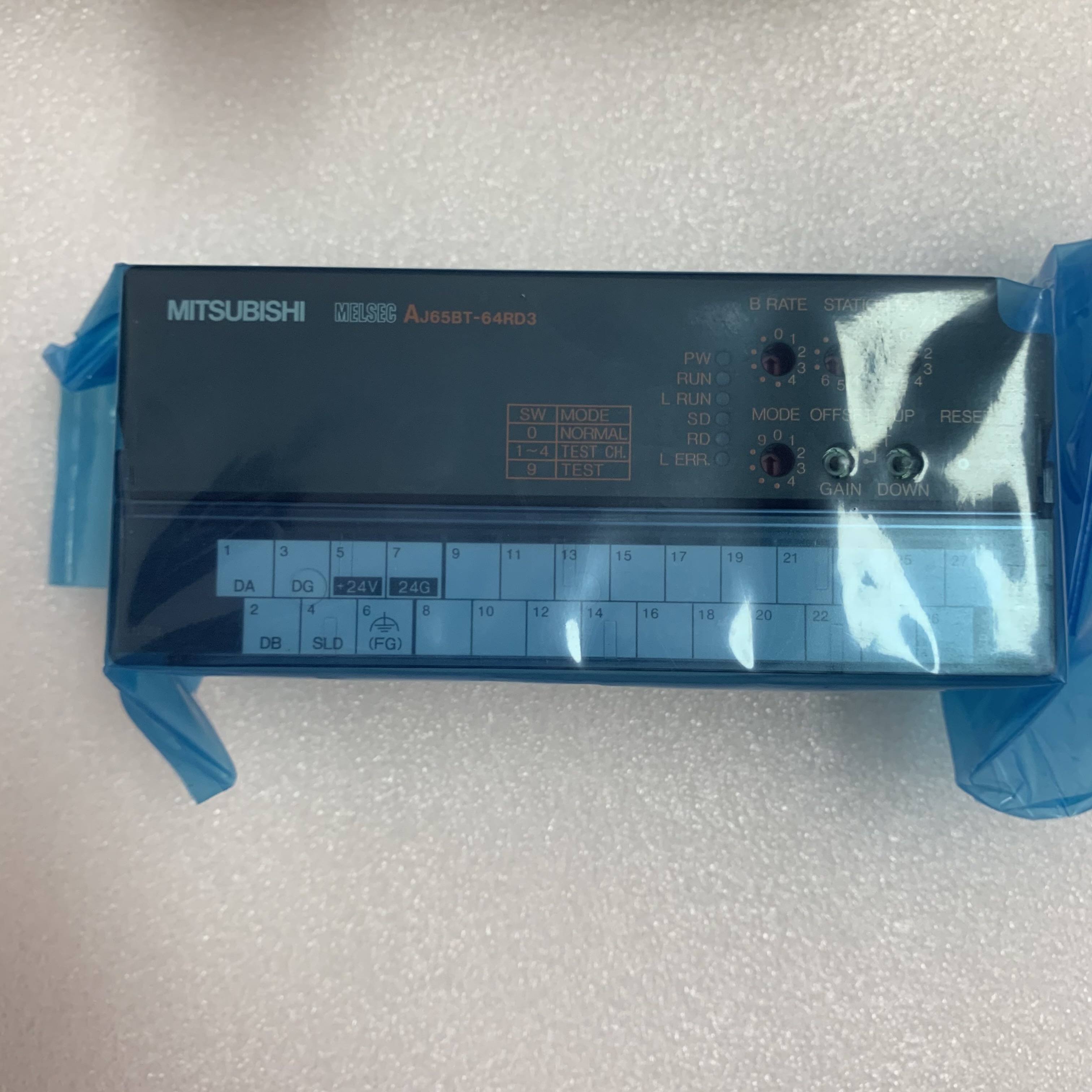 ВХОДНОЙ СИГНАЛ 4CH 3 RTD регулятора CC-LINK логики Мицубиси AJ65BT-64RD3 Programmable СВЯЗЫВАЕТ ПРОВОЛОКОЙ НОВУЮ И ПЕРВОНАЧАЛЬНУЮ ХОРОШУЮ ЦЕНУ