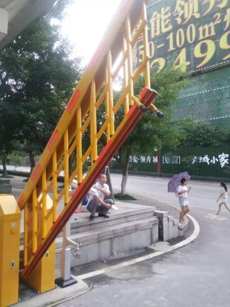 Galvanized Automatic Heavy Duty Fence Arm Parking Barrier Gate With Powder Coated