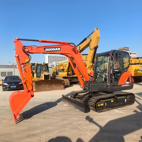 Original Brand Doosan Used DX60 Mini Excavator 6Ton Crawler Digger For Construction