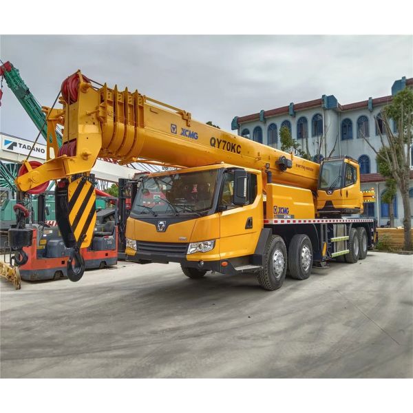 QY130K Tadano Truck Crane Equipped with Eaton Hydraulic Valve
