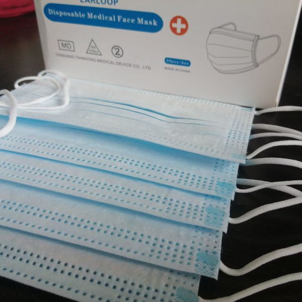 Одноразовая маска для лица с синим затычком ушей от OEM - удобная и проницаемая с защитой в 3 слоя