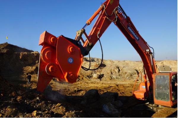 160L/Min Excavator Equipment Parts Universal High Frequency Vibration 240×78×175cm