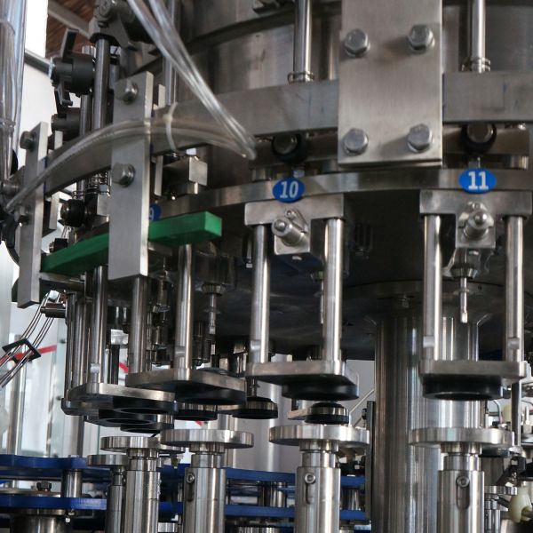 Полная линия carbonated вода CSD соды заполняя машинное оборудование 36000BPH безалкогольного напитка разлила carbonated машину по бутылкам завалки напитка