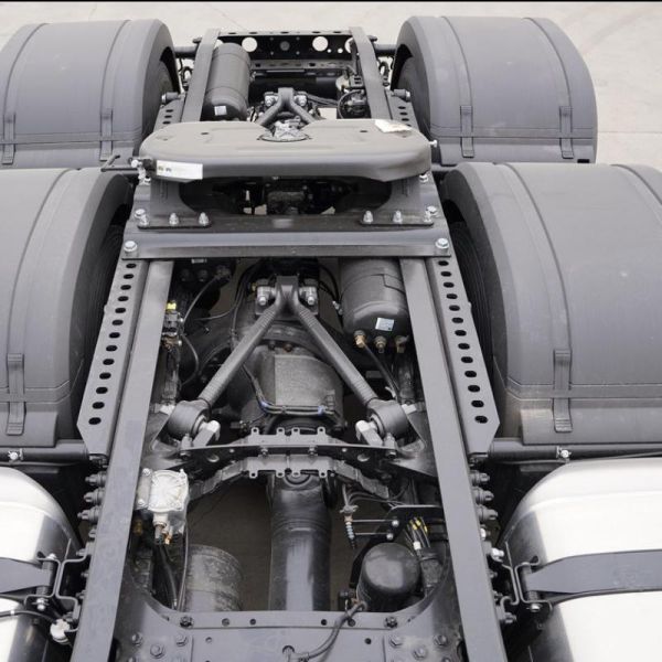 Manual Transmission Type Towing Tractor for Mercedes Benz Truck Hauling Vehicles