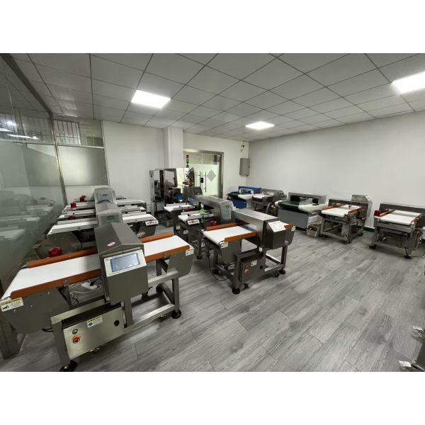 Intelligent Metal Detector Machine For Food Industry IP67 Grade Automatic Operation