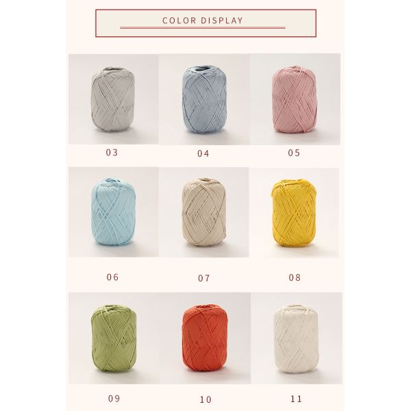 Рука вязания крючком вяжет хлопчатобумажную пряжу пряжи 100% шелковистую