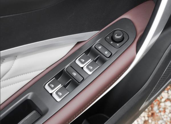 Os carros 1.5T 181HP L4 6 do combustível de MPV assentam o veículo novo de alta velocidade da viagem de negócios dos carros