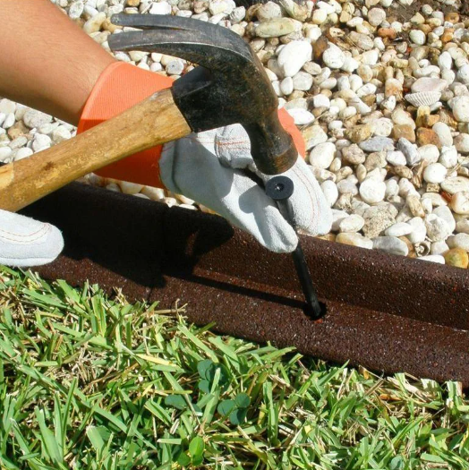 Recycled Rubber Landscape Edging with 60-70 ShoreA Hardness and Weather-Resistant for Garden Borders