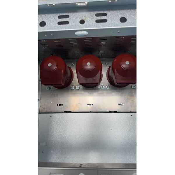 11kV Red Color Switchgear Epoxy Resin Cast Bushing Heat Resistance 4000A