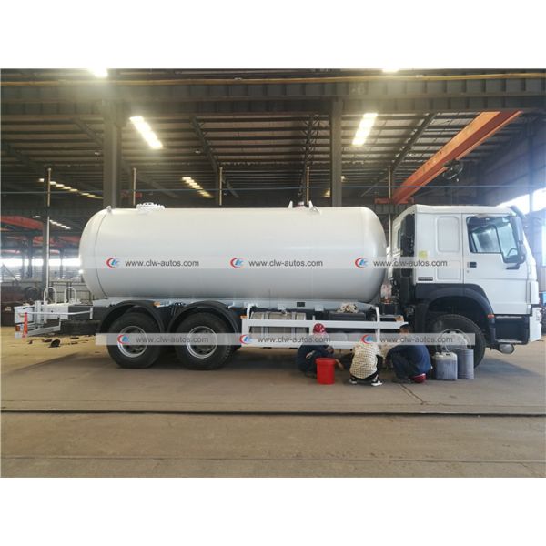SINOTRUK HOWO 20m3 10ton LPG Bobtail Truck Cooking Gas Dispenser Tanker Truck