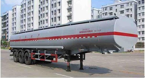 Anti‐skid Oil Tank Truck Trailer Carbon Steel 40 To 60 Cbm With Mud Flaps
