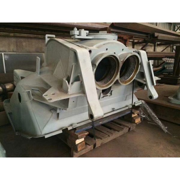 La trémie orange résistante à l'usure est parfaite pour différents modèles de camions à pompe