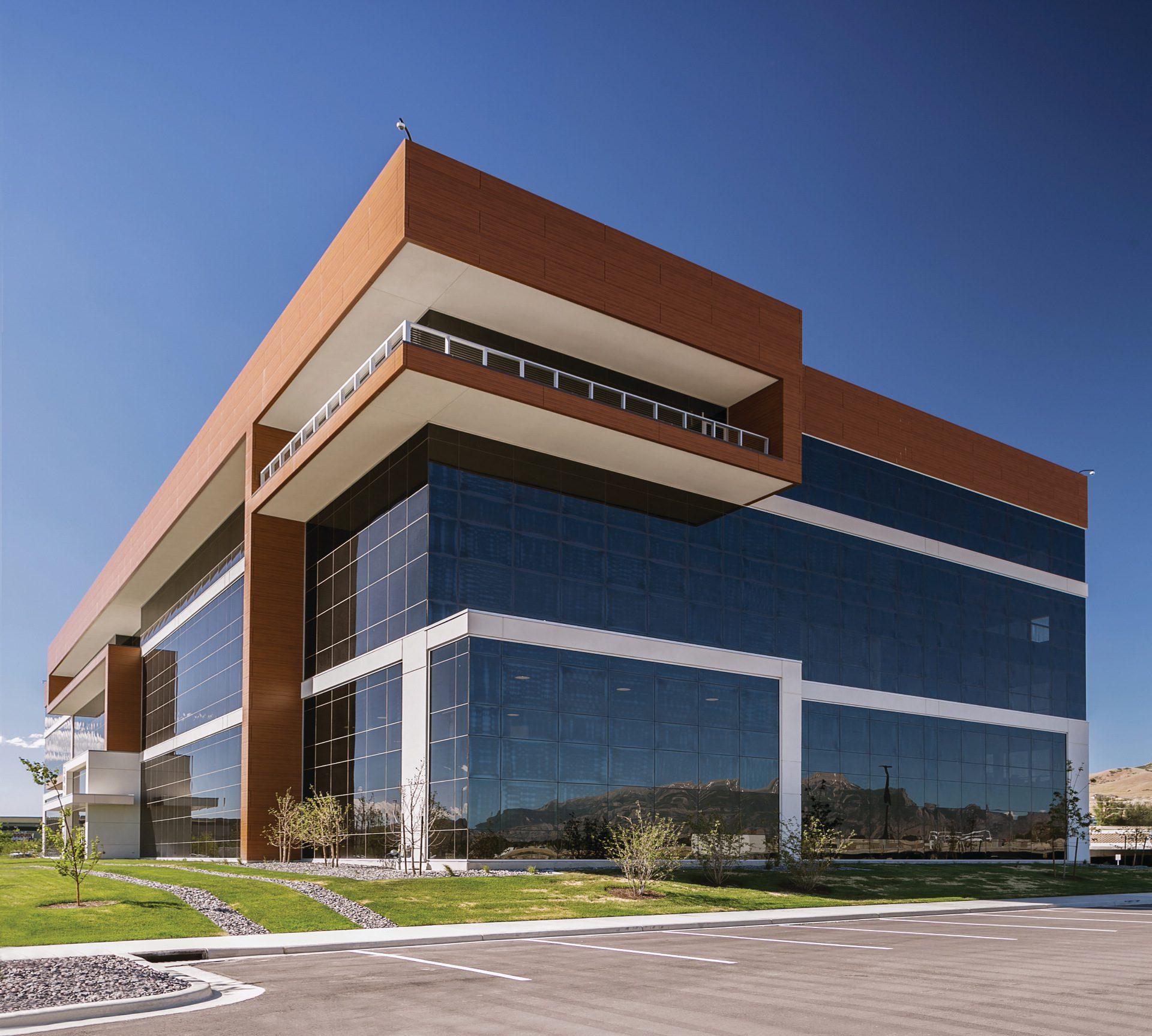 Transform Your Space With Unmatched Elegance Of Wood Grain Aluminum Composite Panel