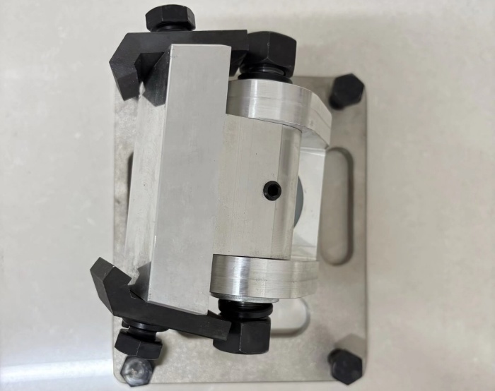 Universal Track Mount Precision Leveling Adjustable Wall Saw Rail Support Foot