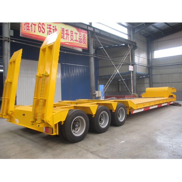 Semi-Trailer 150ton Heavy Duty 4 Line 8 Axle Low Bed Trailer with 32 Tyres and Gooseneck