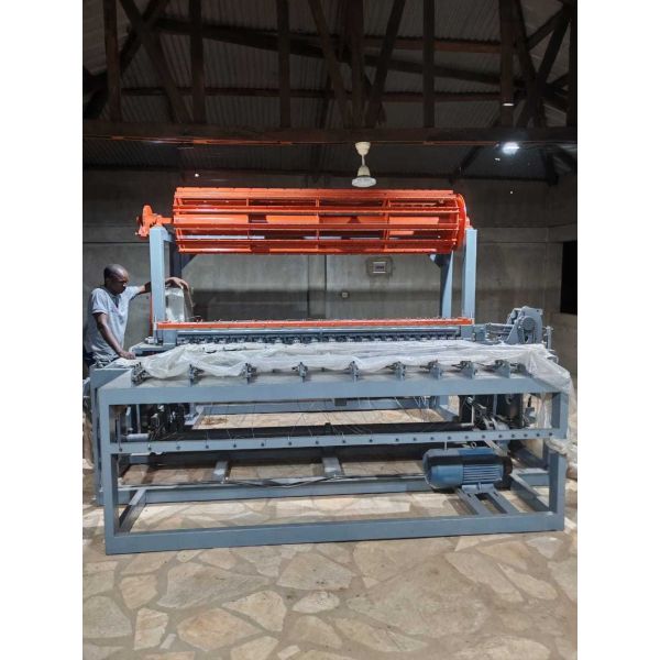 Cattle Fence Equipment Wire Mesh Making Machine Steel Wire Drawing Normal Type Hinge Joint Field Deer Fence Making Machine