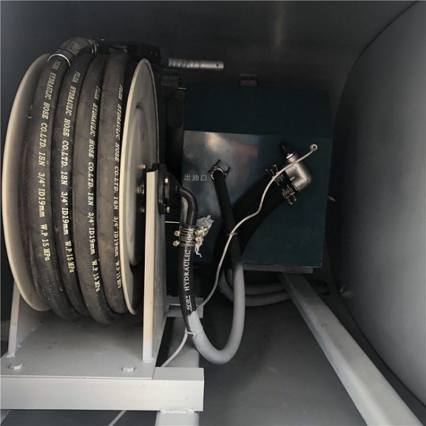 Топливозаправщик тележки масла стального танка 4WD 266hp Sinotruck Howo 4x4 10000L углерода