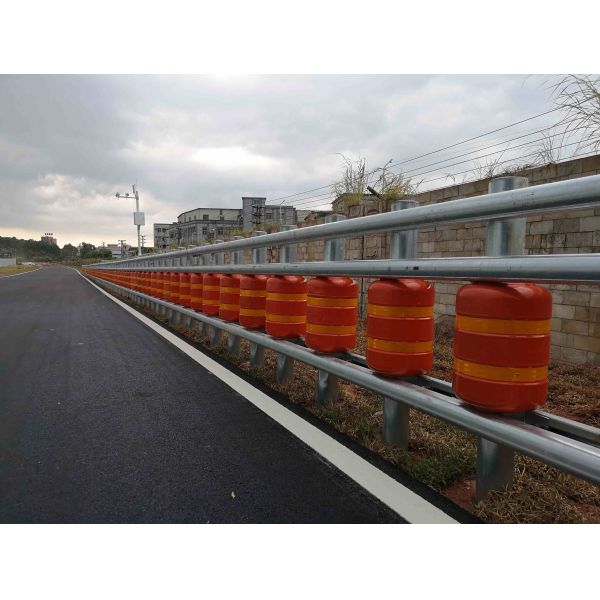 Yellow Red Highway Roller Barrier with Diameter 245/350 Mm EVA / PU / Polyurethane Material