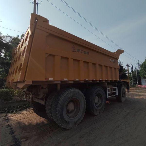 Manual Transmission Heavy Duty Dumper on Sinotruk Chassis with Power Assisted Steering