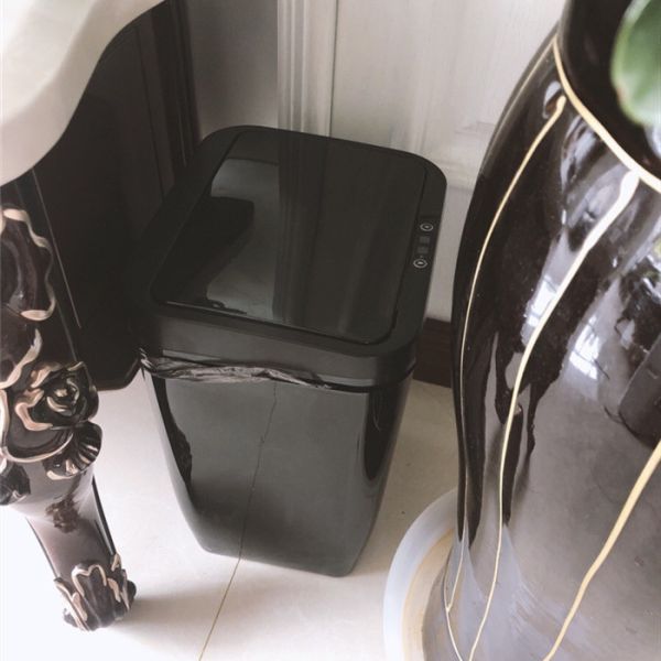 Durable 12L Automated Garbage Can , Auto Trash Bin Non Slip Design