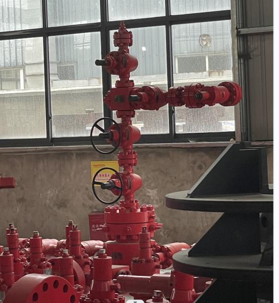 Flanged Connection Christmas Tree Wellhead Threaded Outlet Type