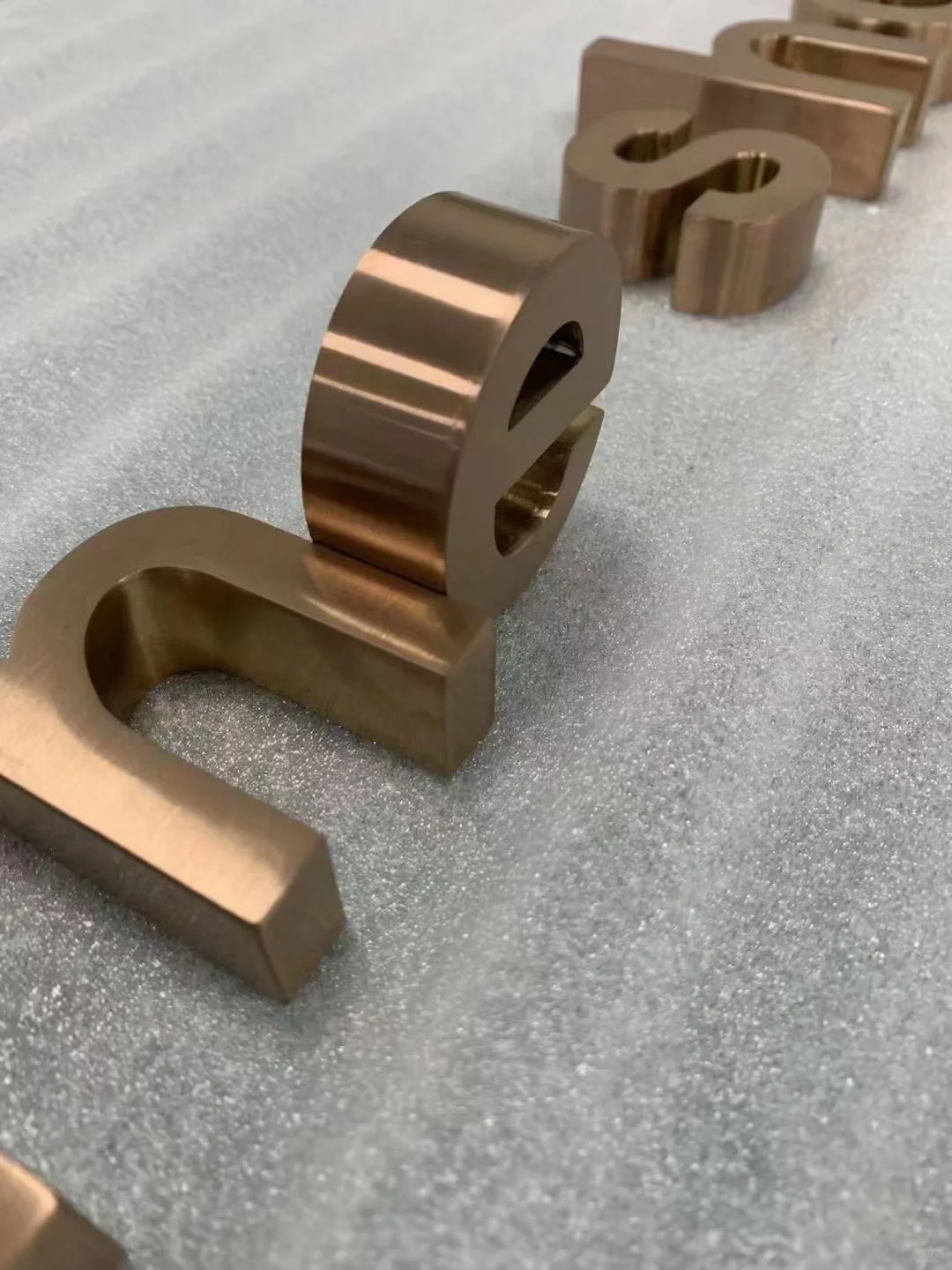 Настройка светодиодных знаков из нержавеющей стали для алфавита A-Z и числа