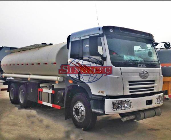FAW 6x4 Oil Tanker Truck 20 - 25 M3 Volume FAW J5M Cabin Manual Gearbox
