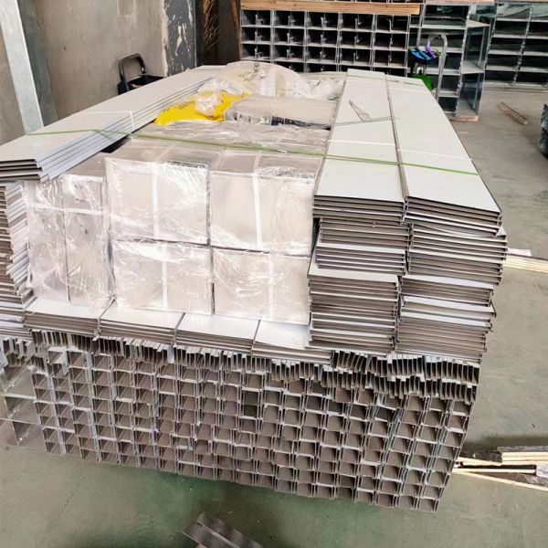 Sécurité des plateaux de câbles en acier inoxydable pour des solutions rationalisées de gestion des câbles