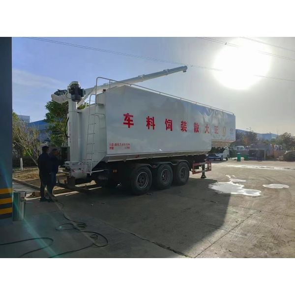 12m Euro6 Bulk Feed Semi Trailer Hydraulic Power Steering For Animal Food Transportation
