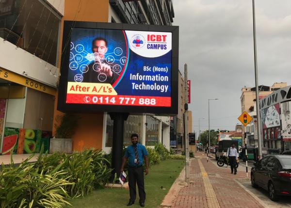 Epistar P5 P6 Pillar Outdoor Advertising LED Display, 1920hz Outdoor LED Signs For Sri Lanka