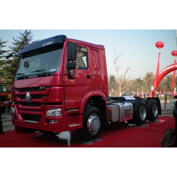 Brand new sinotruk howo tractor truck  head unit price 4x2 mini sino muck tractor trucks trailers scania right hand schacman