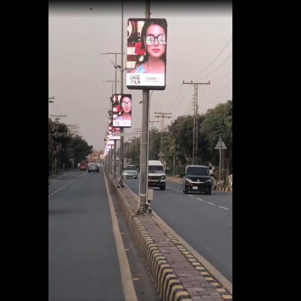Lionled P2.5 Outdoor Pole  LED Display For Advertising/Sign
