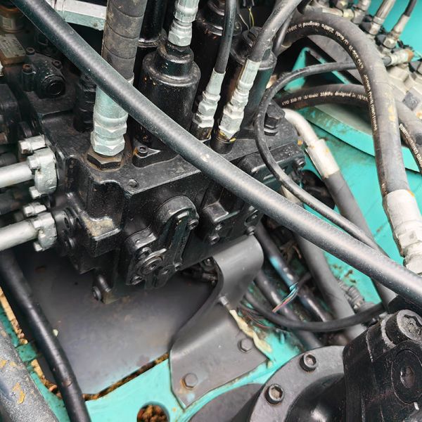 Used Kobelco SK200-8 Excavator 0.8m3 Bucket Capacity 114KW Rated Power 370L Large Fuel Tank