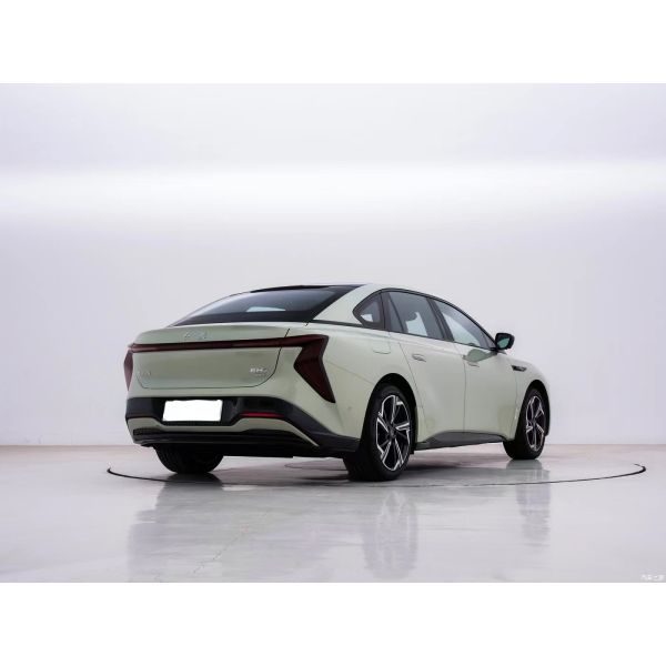 2024 Hongqi EH7 760 Pro Four-Wheel Drive Energy Vehicle with 4 Door 5 Seats Body Structure