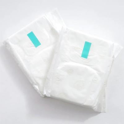 O núcleo azul fino dos guardanapo sanitários de Unisoft personalizou a cor para mulheres