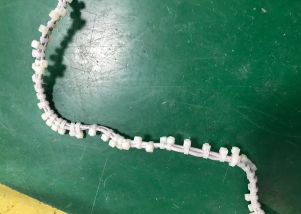 手持ち型ケーブルのタイ銃が付いている自動ケーブルのタイ用具を締めている0.7人の秒の自己