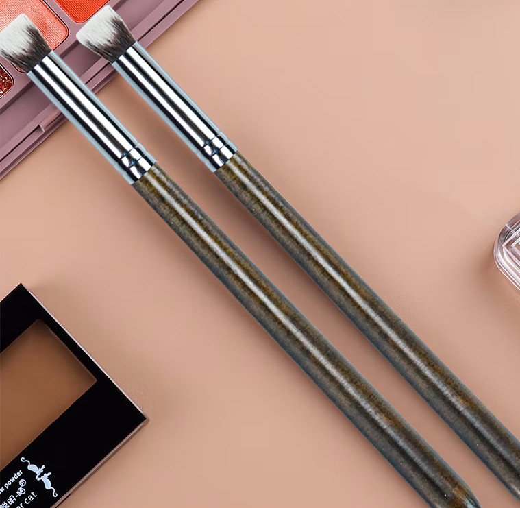 Щетка макияжа волос под углом двойника одиночная для безупречного скрывает