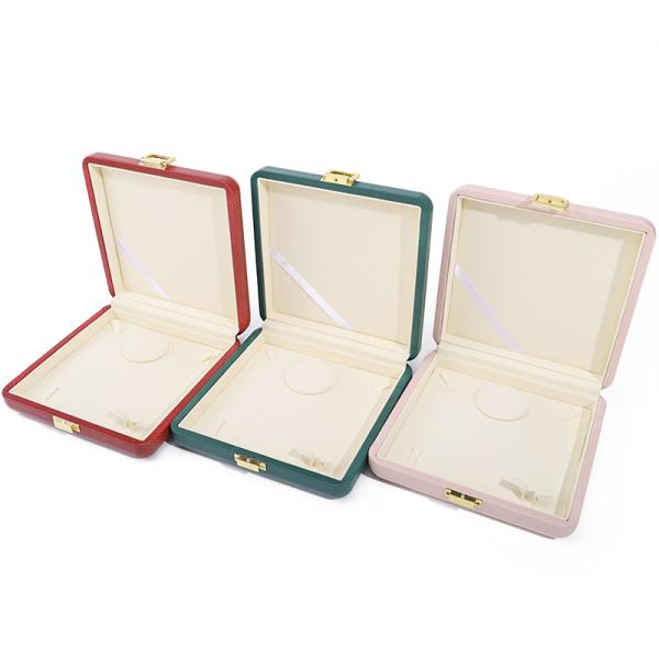 Spacious Space Faux Leather Luxury Organizer Handy Travel Jewelry Case with Clasps Fasten