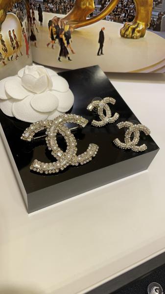 Twin C Clip Brooch Pins 18K Gold Plated With Diamond Pearl 20-30g