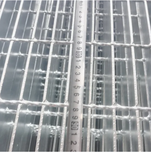 Galvanized Welded Steel Grating with Serrated Surface for Platform Walkways
